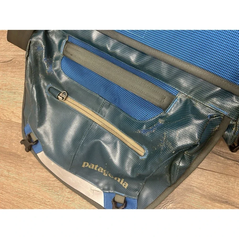 Patagonia Black Hole Mini Messenger Bag Blue 49320 FLAWS